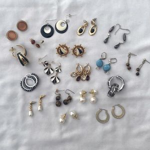 17 Pairs - Earring Lot